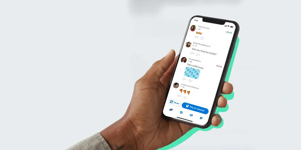 VenmoのAppleに対する独占禁止法訴訟が棄却される | Venmoアプリを開いたiPhoneを持つ手